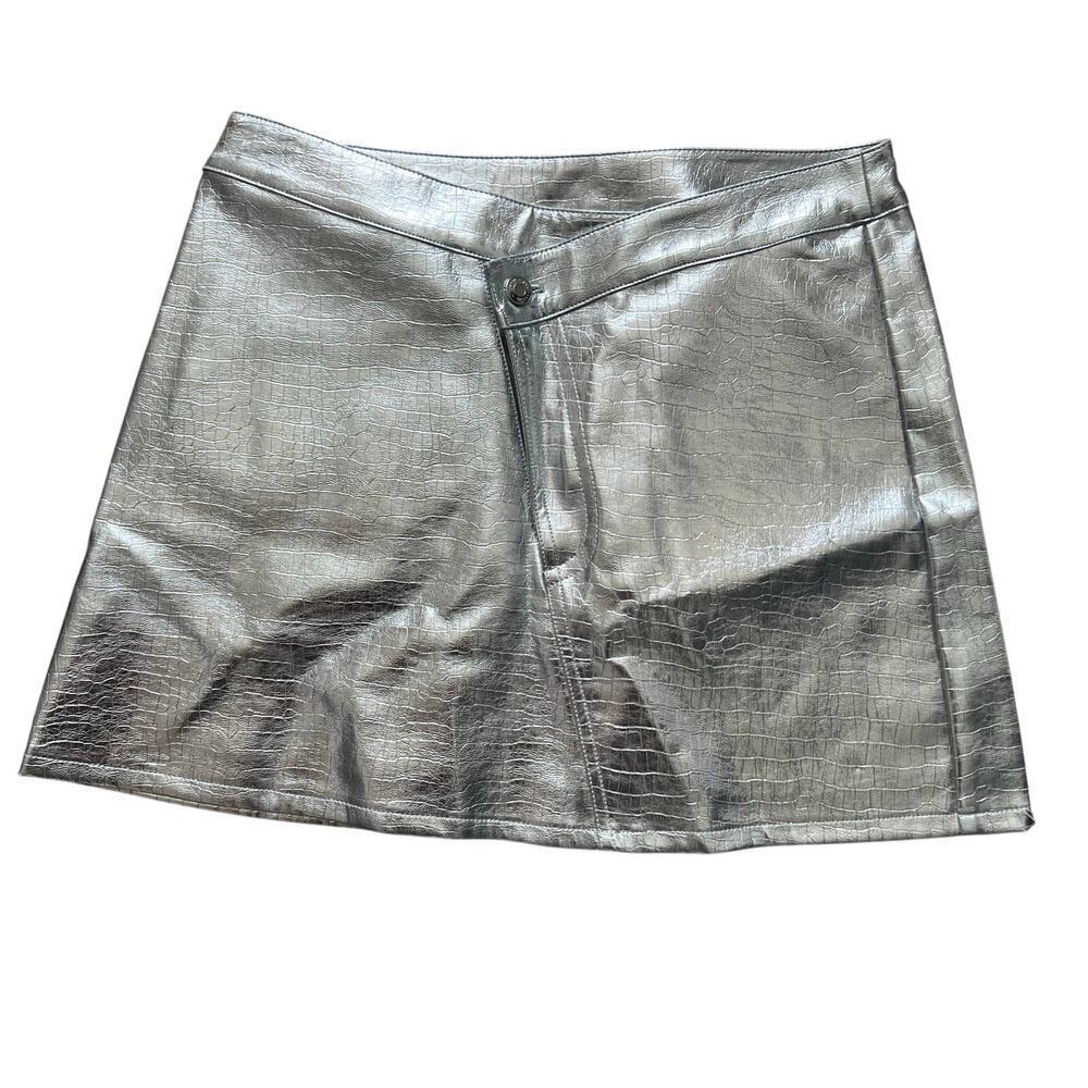 Torn by Ronny Kobo Women's Metallic Silver Faux Croc Mini Skirt ‎ Size M (NWT)